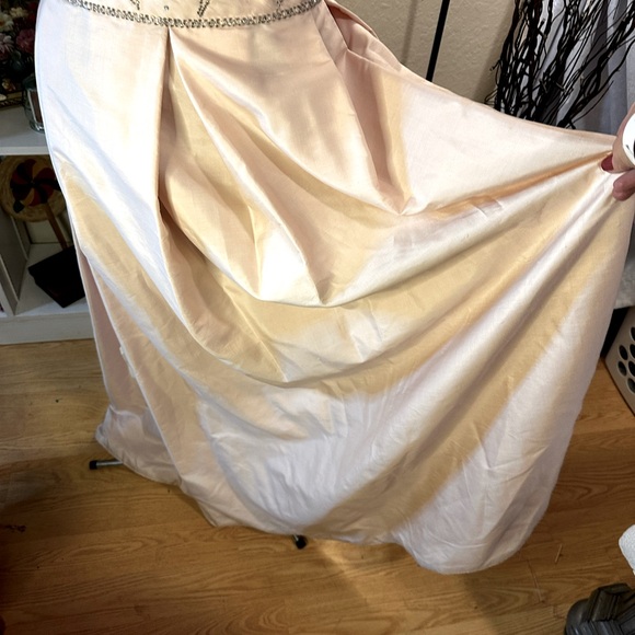 VTG NWT Victoria Royal Ltd Pink Delicately Beaded 100% Silk Ball Gown Opera - Picture 8 of 14